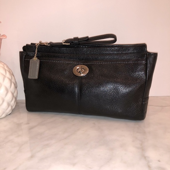 Coach black pebbled leather LG clutch / wristlet😎